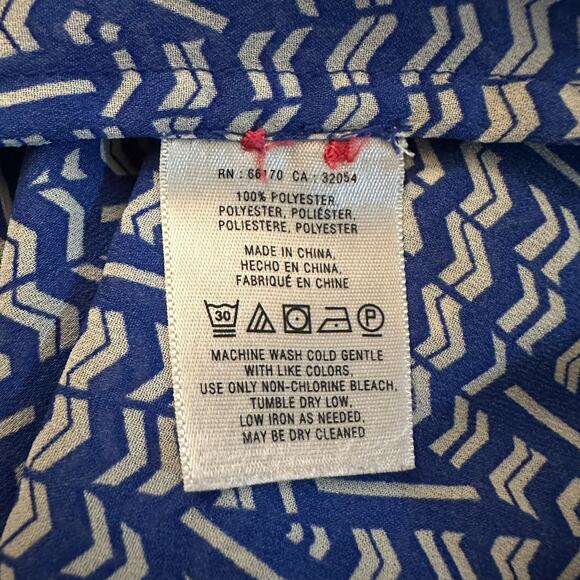 HD in Paris Kaveri blue & white print long sleeve henley top size 4 - Picture 8 of 12